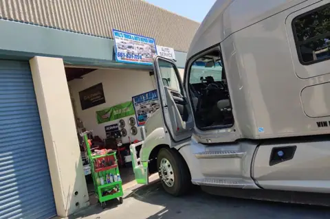 Onsite Mobile Semi RV Repair Bakersfield in Bakersfield, CA